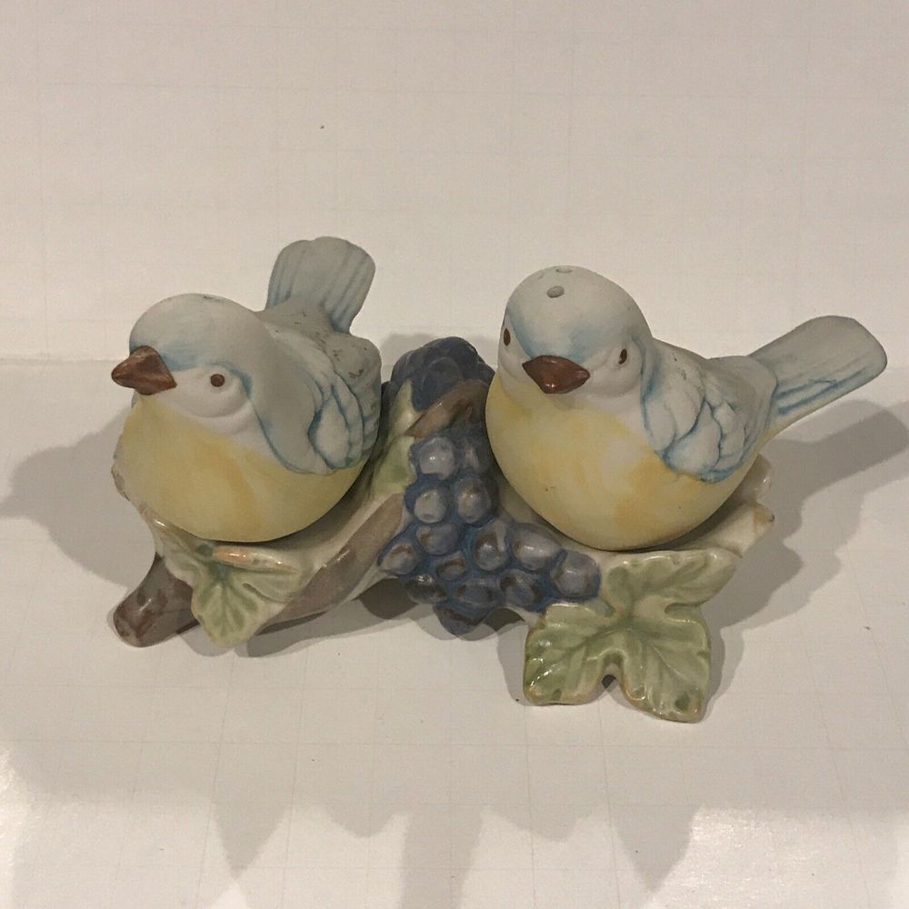 Takahashi‎ Japan Blue Bird Salt and Pepper Shakers on a Grape Stand Tray so cute